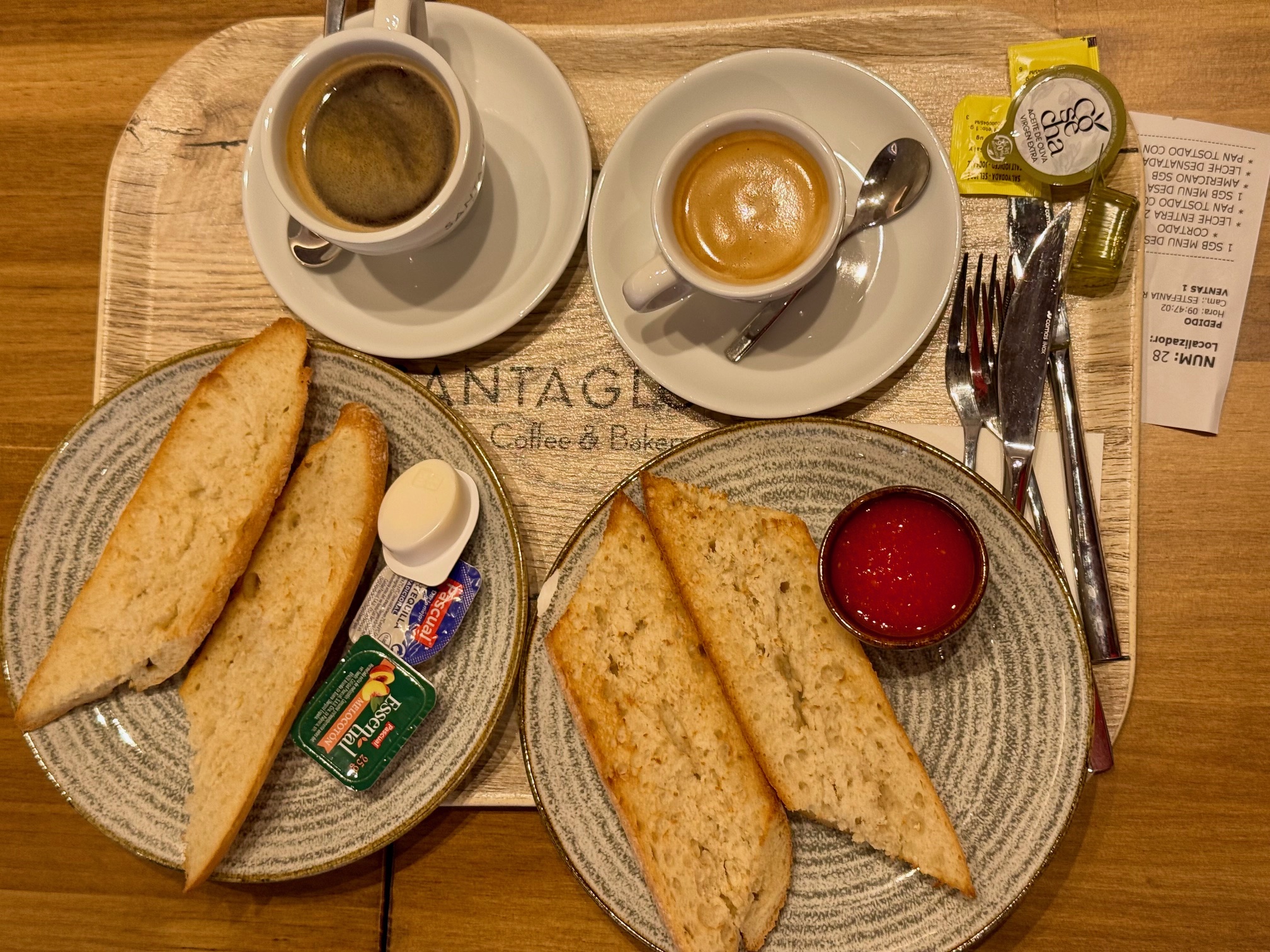 SantaGloria Granada: desayunar en Gran Vía de Colón, 26, en una cafetería con enchufes para trabajar - Gastronomía y Moda