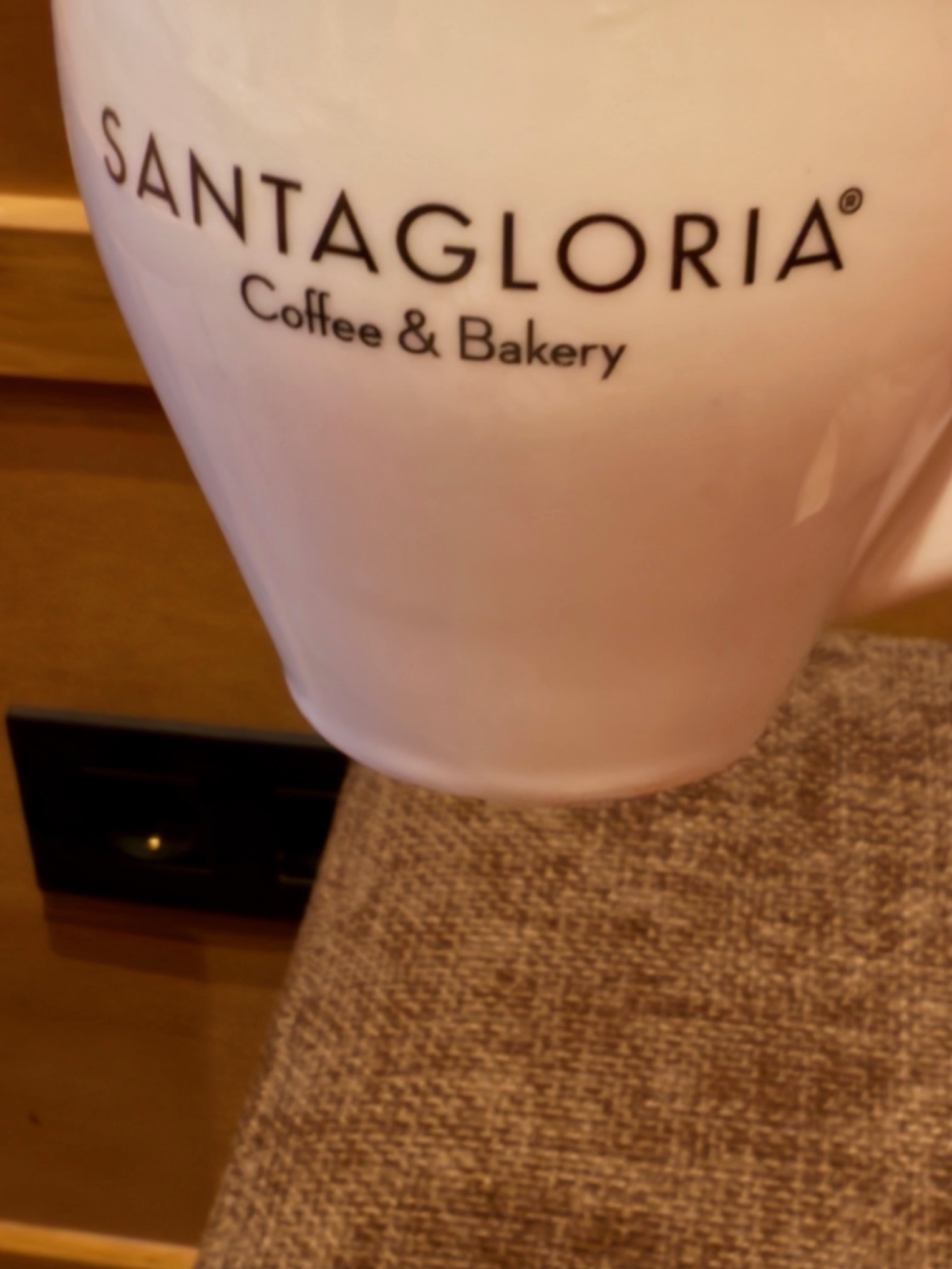 SantaGloria Granada: desayunar en Gran Vía de Colón, 26, en una cafetería con enchufes para trabajar - Gastronomía y Moda
