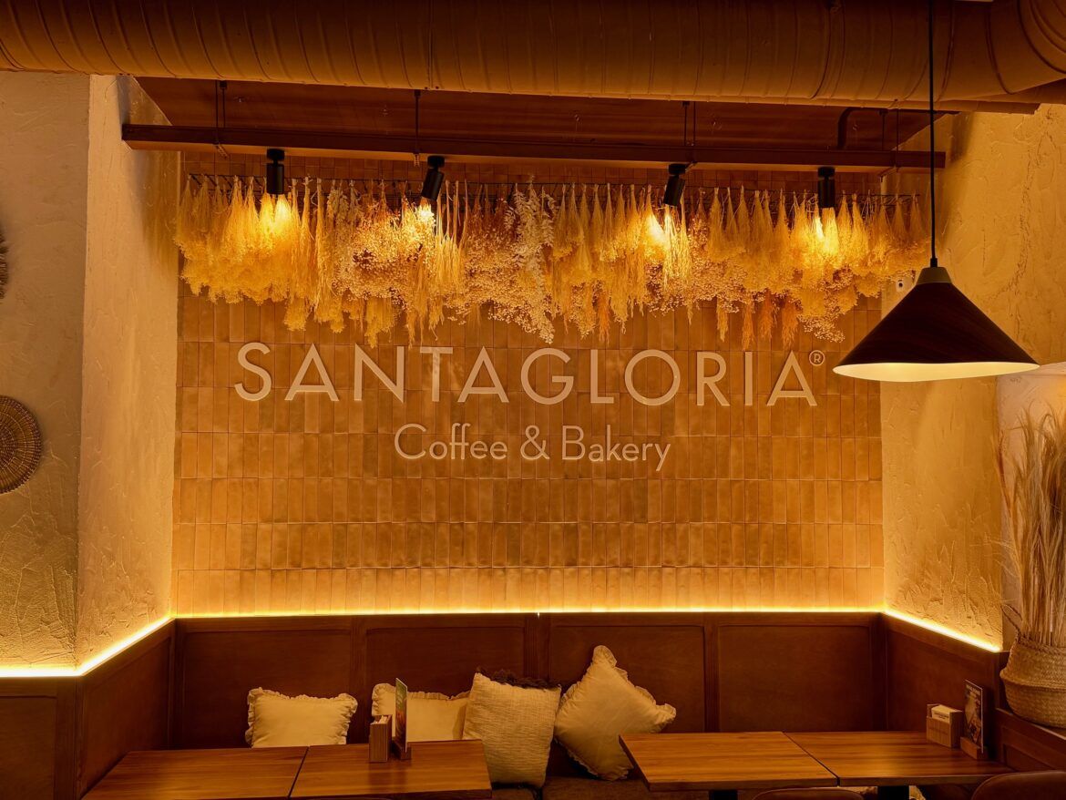 SantaGloria Granada: desayunar en Gran Vía de Colón, 26, en una cafetería con enchufes para trabajar SantaGloria Granada: desayunar en Gran Vía de Colón, 26, en una cafetería con enchufes para trabajar - Gastronomía y Moda