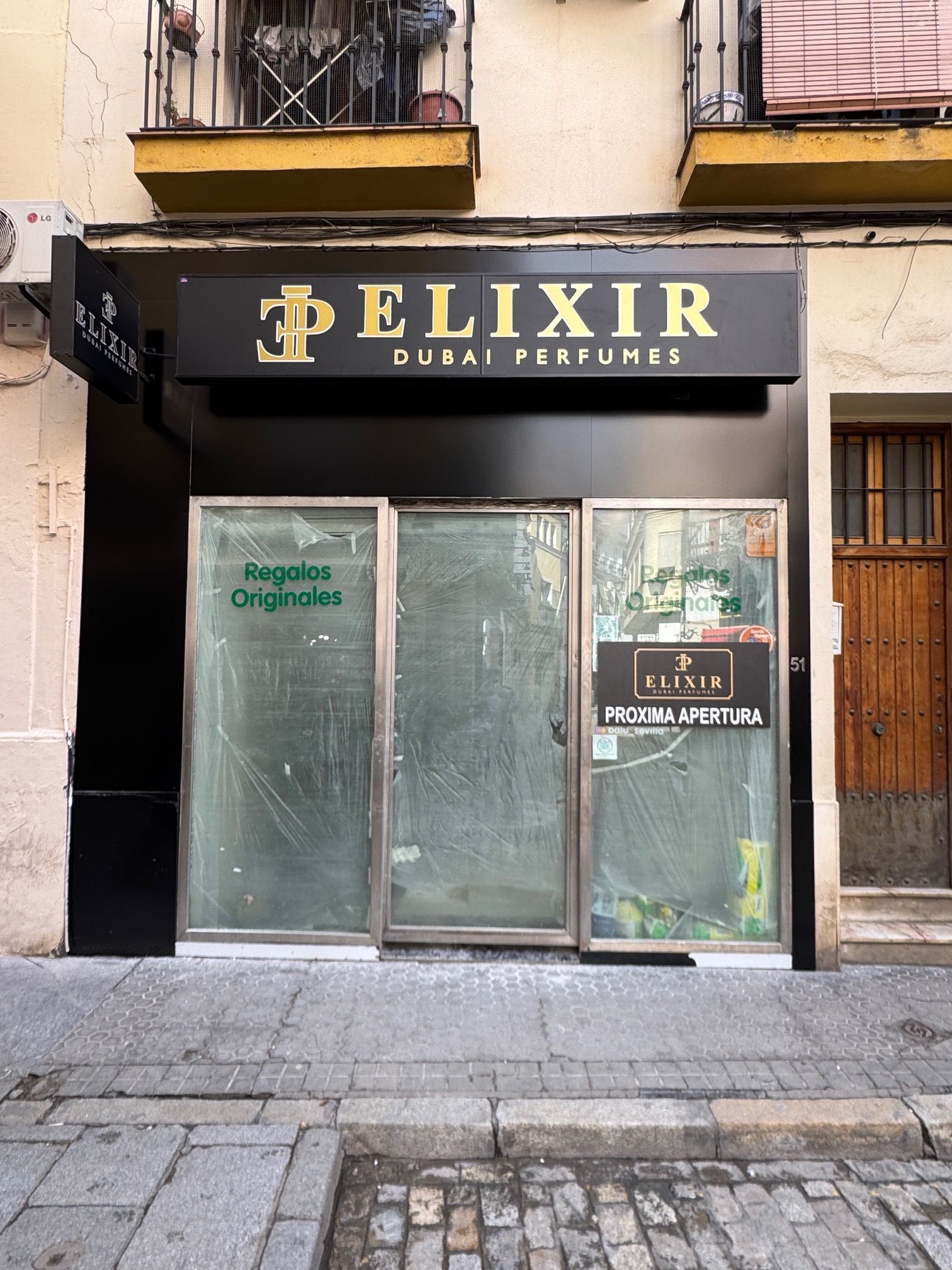La fiebre por los perfumes árabes llega al centro de Sevilla - Gastronomía y Moda