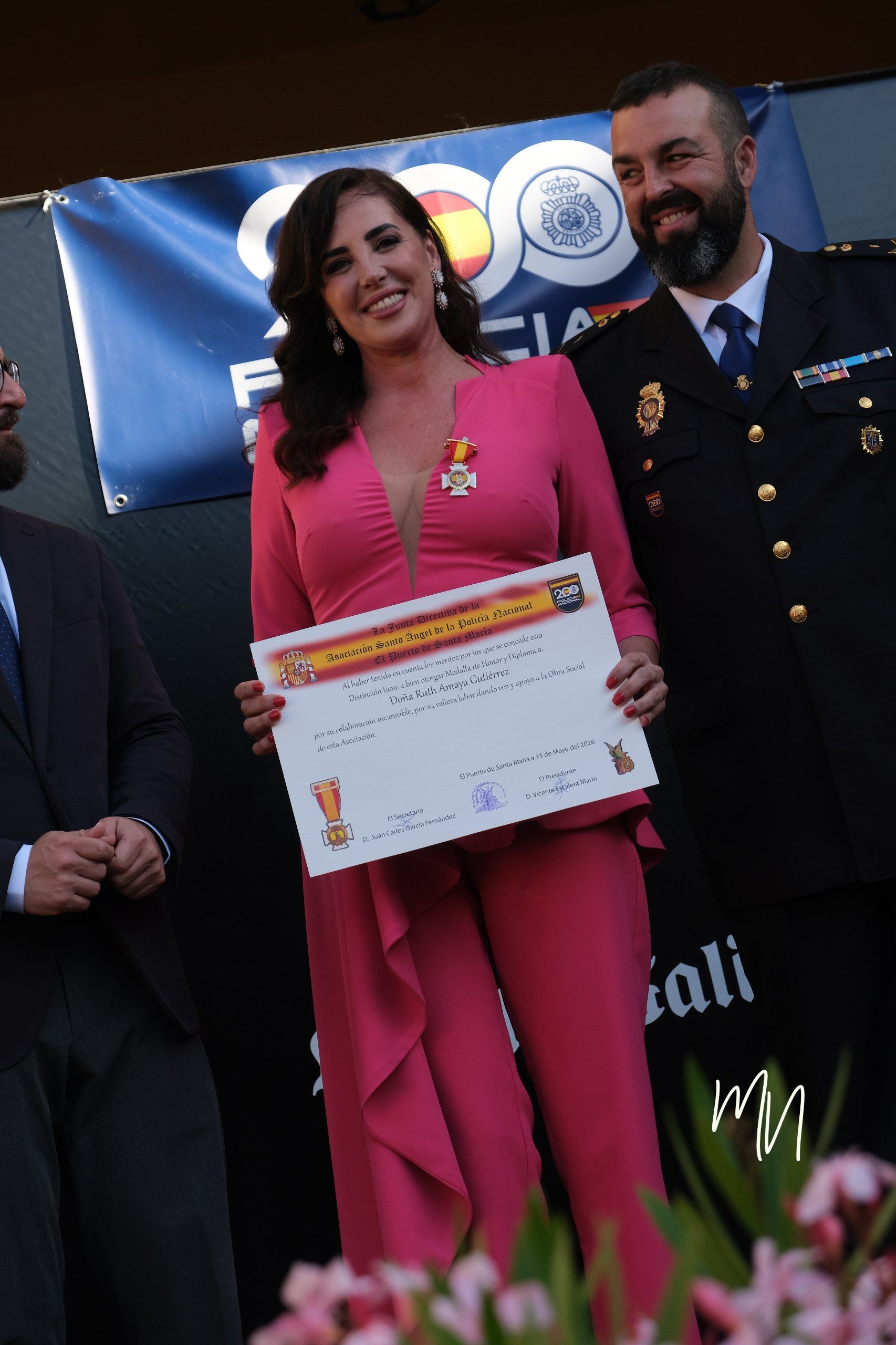 Ruth Amaya recibe la Medalla de Honor de la Asociación Santo Ángel de la Policía Nacional por su compromiso social y humano - Gastronomía y Moda