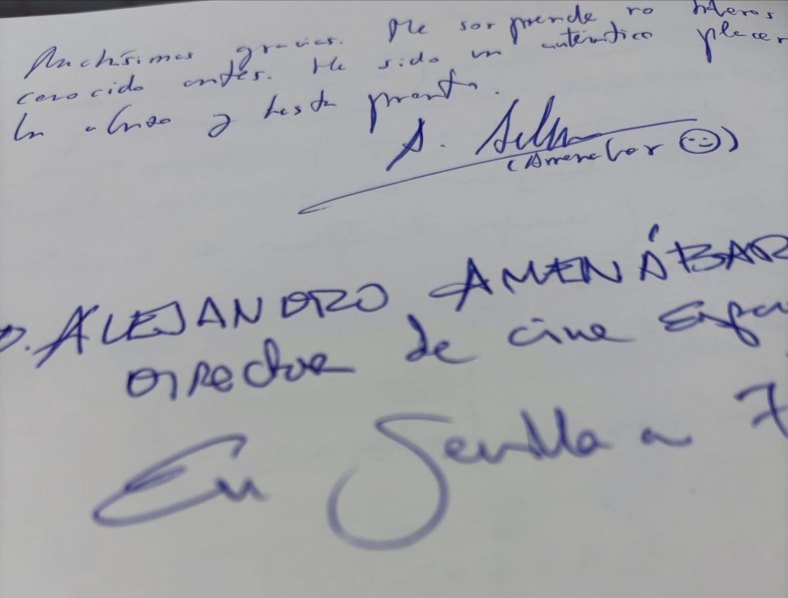 Alejandro Amenábar deja su huella en Casa Robles, uno de los restaurantes emblemáticos de Sevilla - Gastronomía y Moda