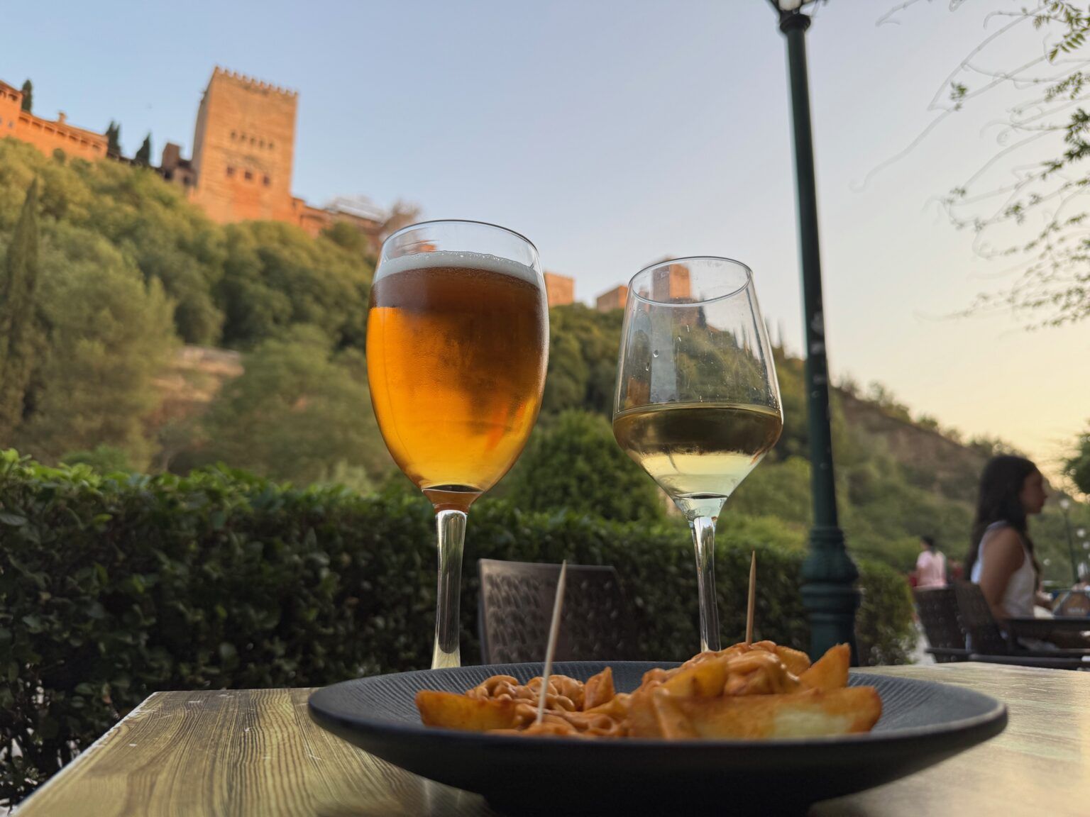Puerta de los Tristes, vistas alegres a la Alhambra - Gastronomía y Moda