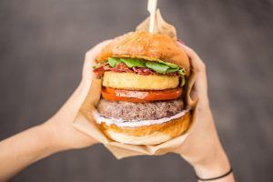 Una hamburguesa en Goiko Grill "que no se la salta un galgo" by Matz - Gastronomía y Moda