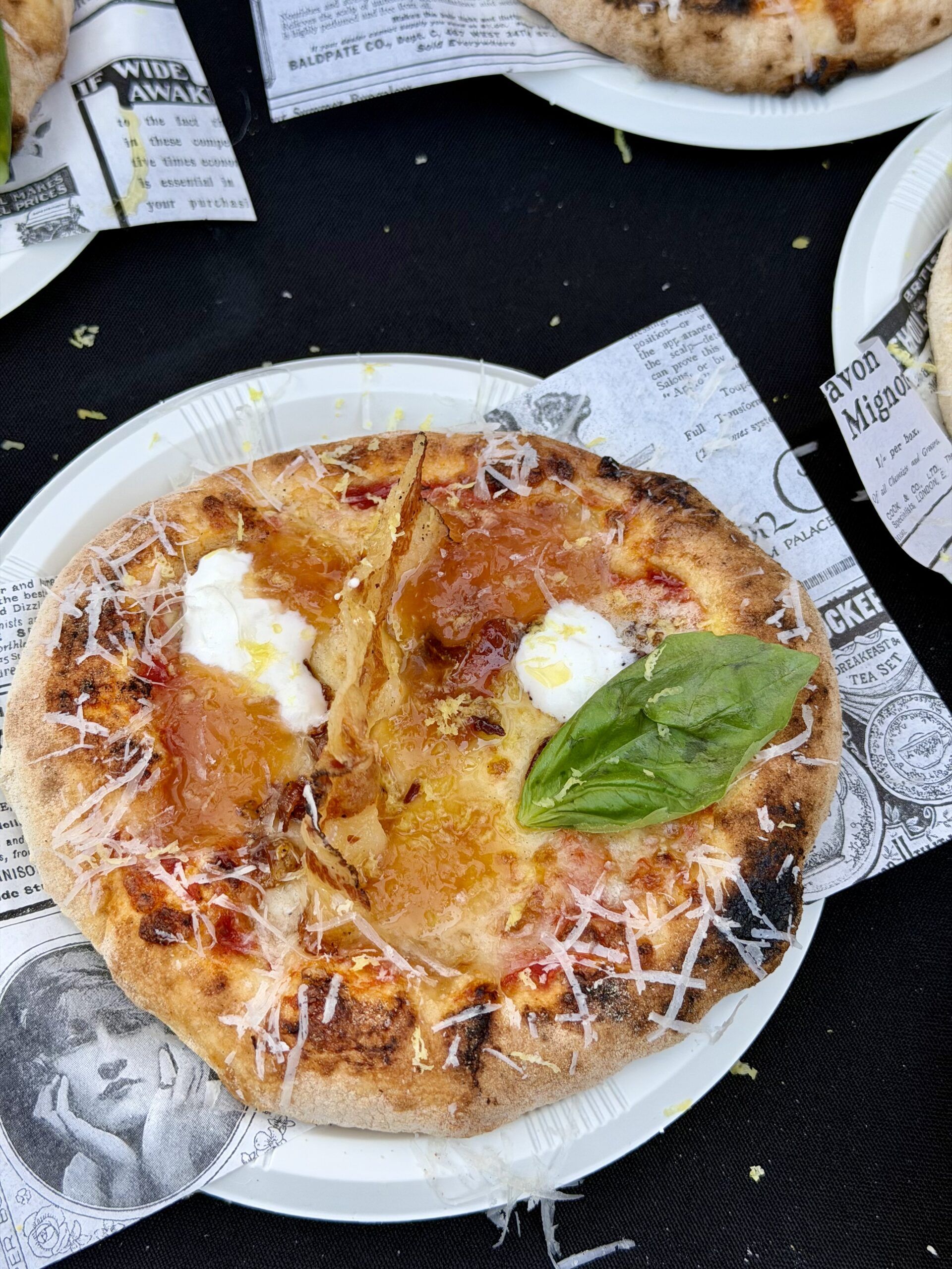 Pizzería Adrián sorprende en Córdoba Califato Gourmet 2026 con su pizza «Sanguina Imperial» - Gastronomía y Moda