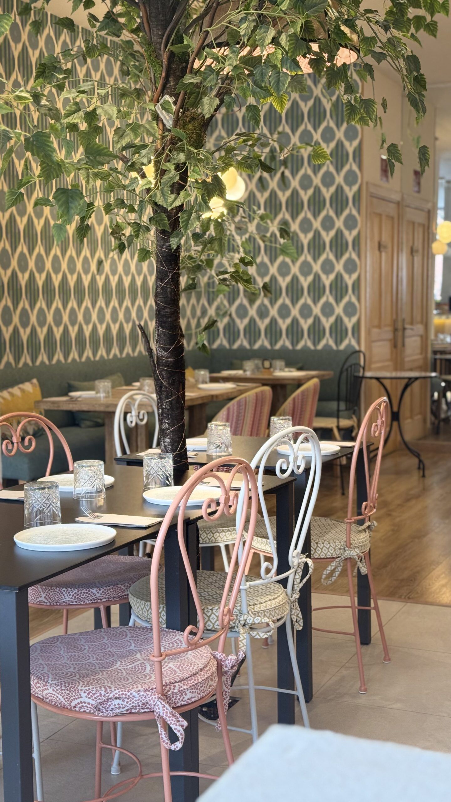 Hatillo, un sorprendente jardín donde saborear una divertida cocina moderna en el madrileño barrio de Las Rosas - Gastronomía y Moda