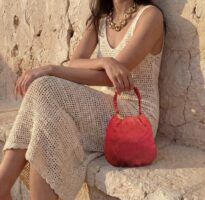 Bluelow nos propone el accesorio que todas las invitadas elegantes llevarán este verano - Gastronomía y Moda
