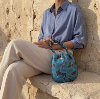 Bluelow nos propone el accesorio que todas las invitadas elegantes llevarán este verano - Gastronomía y Moda