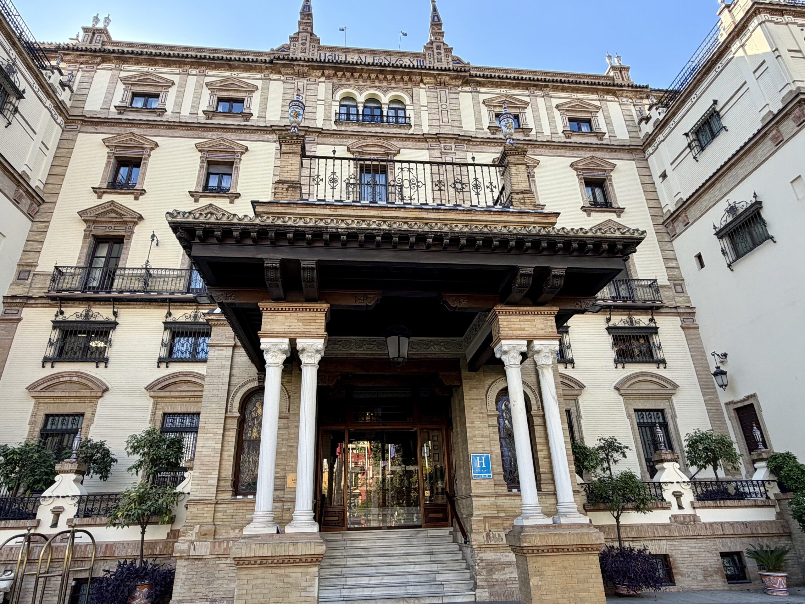 El Hotel Alfonso XIII de Sevilla presenta su propuesta gastronómica para la Navidad 2026-2027 - Gastronomía y Moda