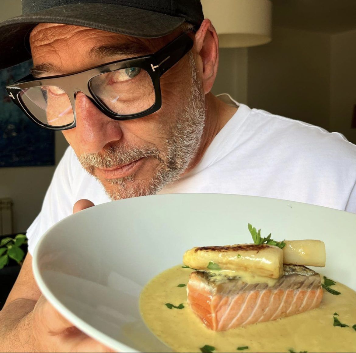 ¡Nueva receta! Lomo de salmón con yemas de espárragos y ajoblanco by Goyo González - Gastronomía y Moda