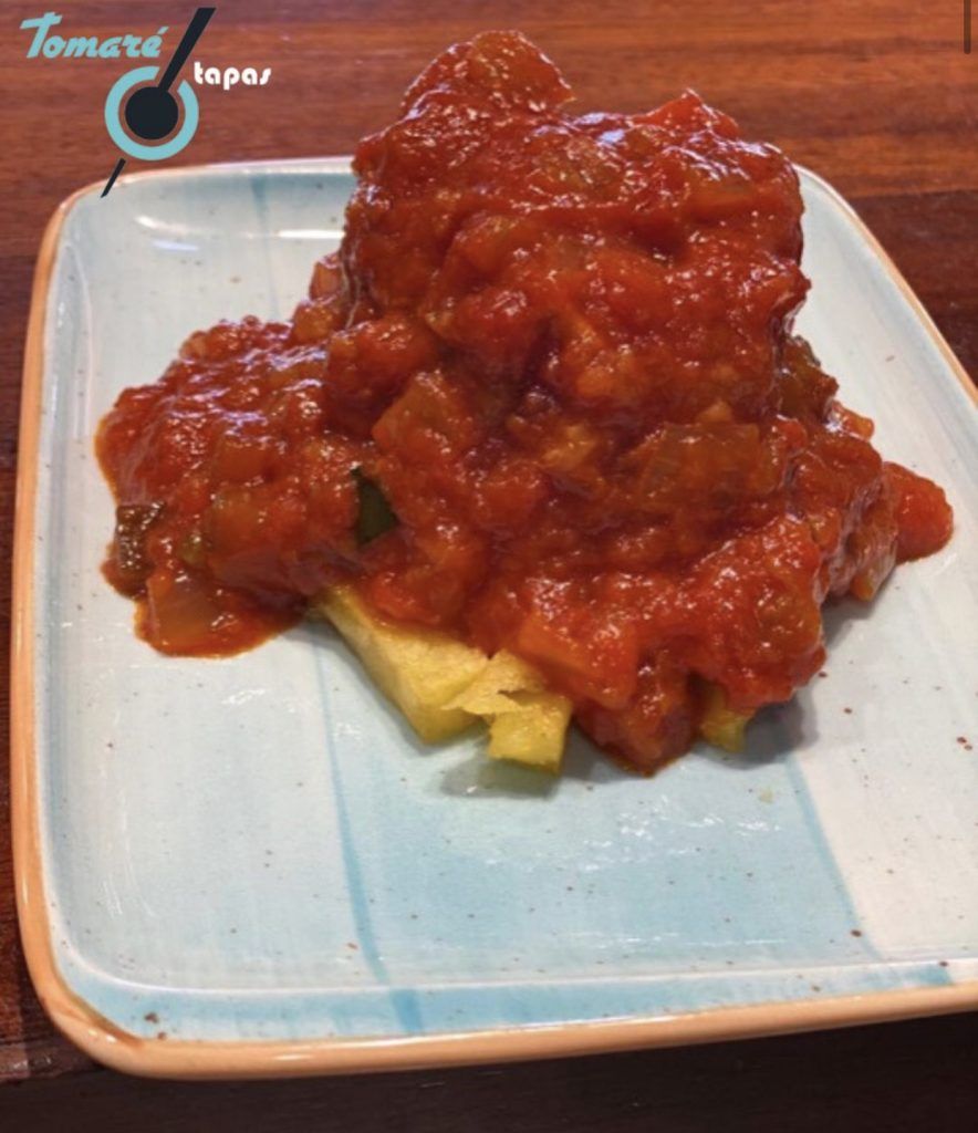 El espectacular bacalao con pisto en Tomaré Tapas - Gastronomía y Moda