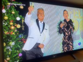 Nicolás Montenegro 'da las Campanadas' con Nieves Álvarez - Gastronomía y Moda