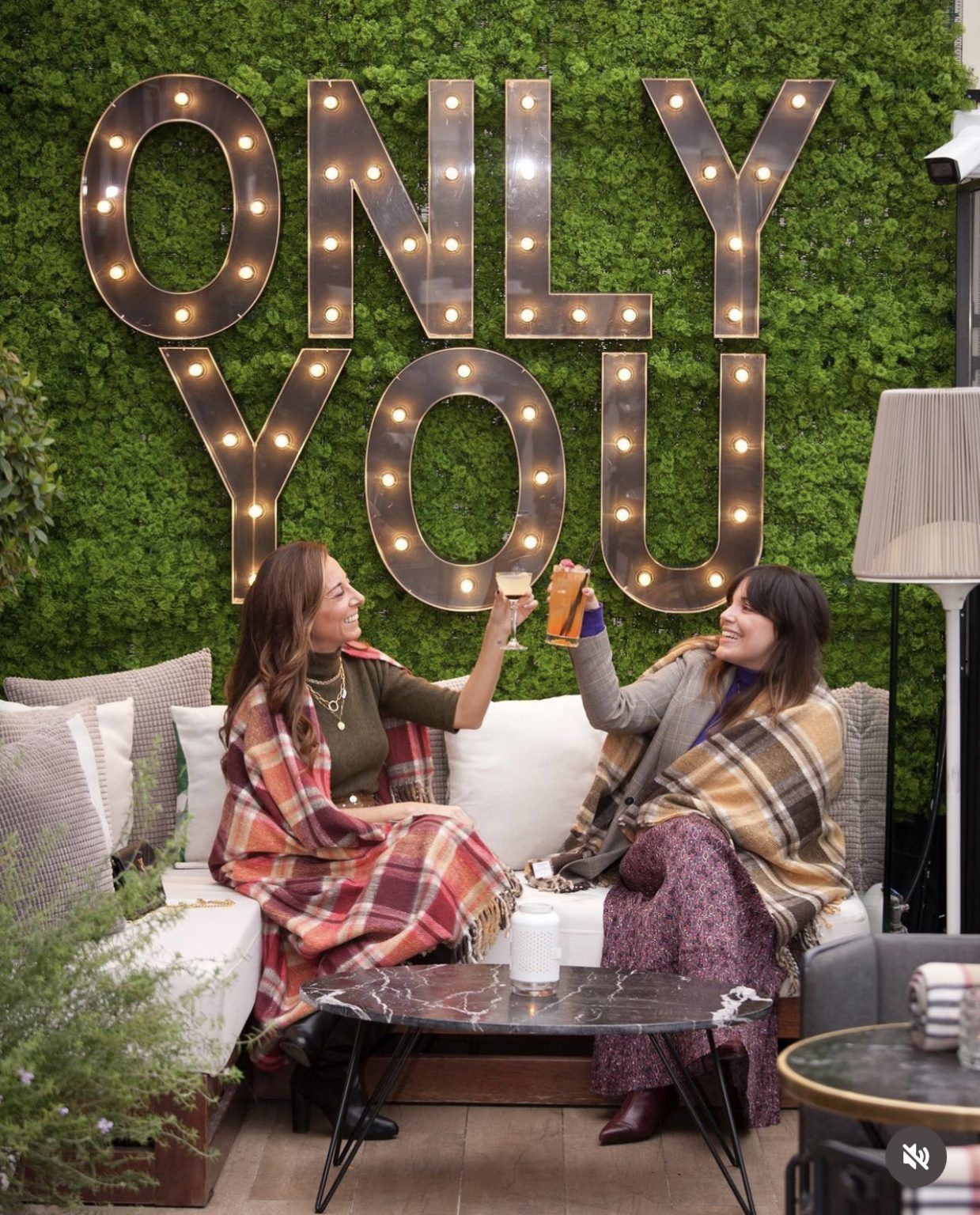 Mónica Sánchez del Monte muy de las terrazas de los "Only YOU Hotels" - Gastronomía y Moda