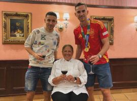 Fabián Ruiz y Jesús Navas disfrutan en el restaurante Manolo Mayo - Gastronomía y Moda