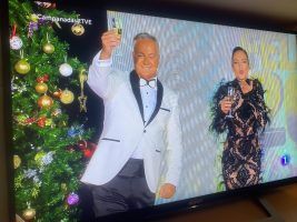 Nicolás Montenegro 'da las Campanadas' con Nieves Álvarez - Gastronomía y Moda
