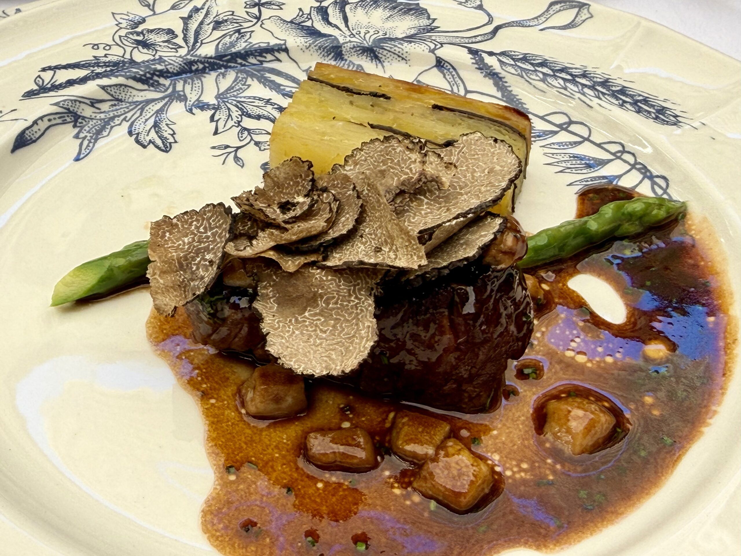 El Hotel Alfonso XIII de Sevilla presenta su propuesta gastronómica para la Navidad 2026-2027 - Gastronomía y Moda