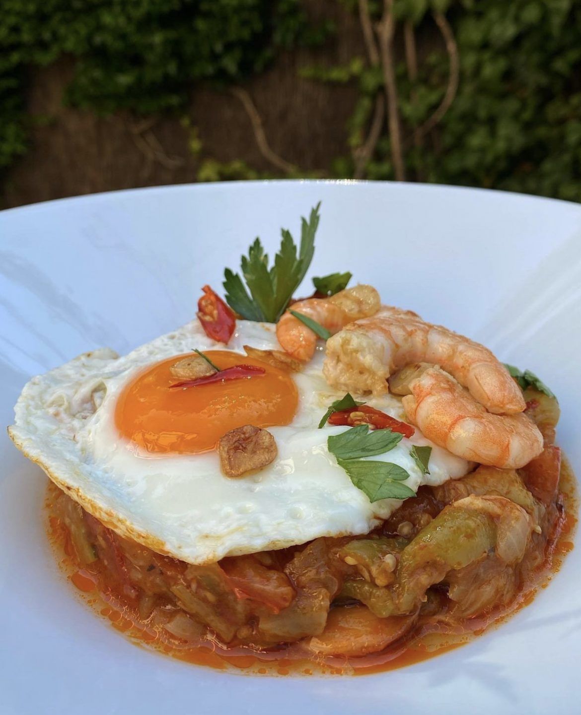 ¡Nueva receta! Pisto con huevo y langostino al ajillo by Goyo González - Gastronomía y Moda