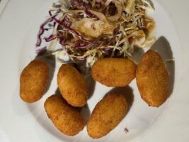 La Grulla: el encanto del mantel y la cocina casera en Sevilla - Gastronomía y Moda