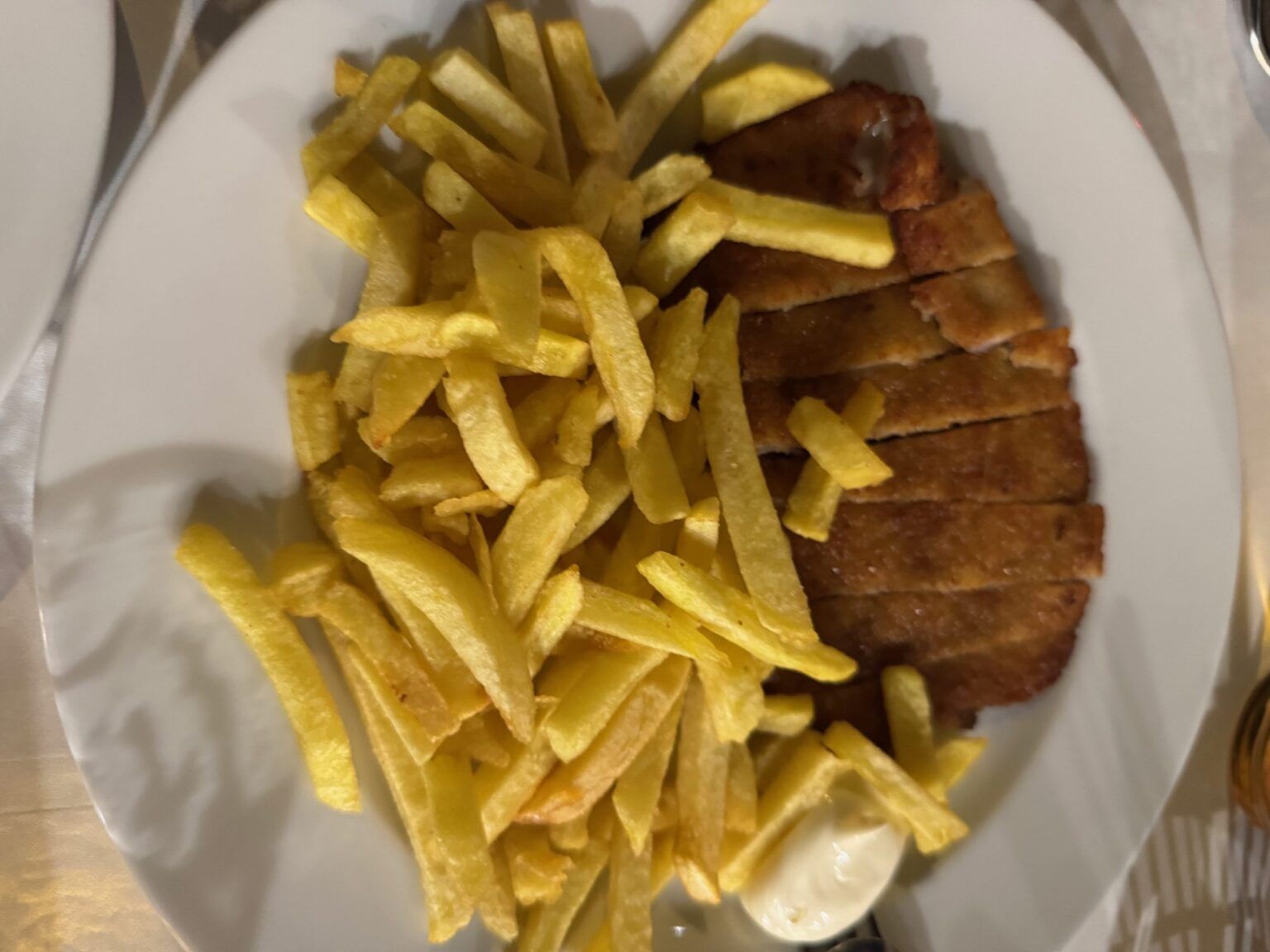 La Grulla: el encanto del mantel y la cocina casera en Sevilla - Gastronomía y Moda