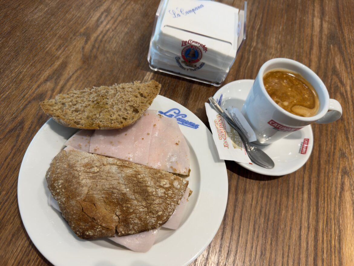 El desayuno del día en Sevilla: Mala experiencia en la Confitería La Campana (Lagoh) El desayuno del día en Sevilla: Confitería La Campana (Lagoh) - Gastronomía y Moda