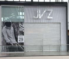 La tienda de JVZ cierra 'temporalmente' en Lagoh - Gastronomía y Moda