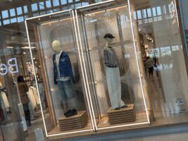 Los acertados escaparates giratorios de Pull&Bear - Gastronomía y Moda