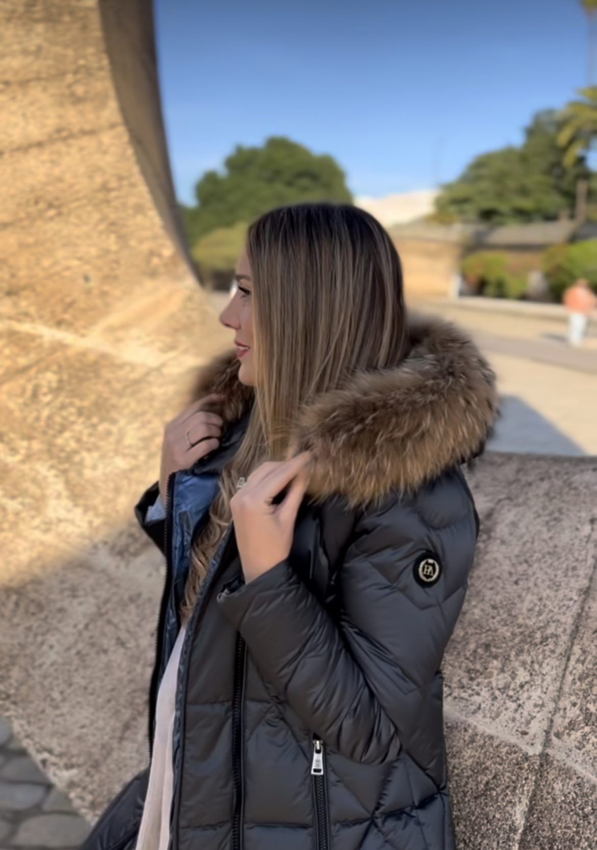"Guapa y con Estilo" se hace con el chaquetón de plumas más calentito para este invierno - Gastronomía y Moda