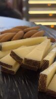 "Es por tu bien", un nuevo place to be de los actores Luis Mottola y Arantxa de Miguens, en pleno corazón de Madrid - Gastronomía y Moda