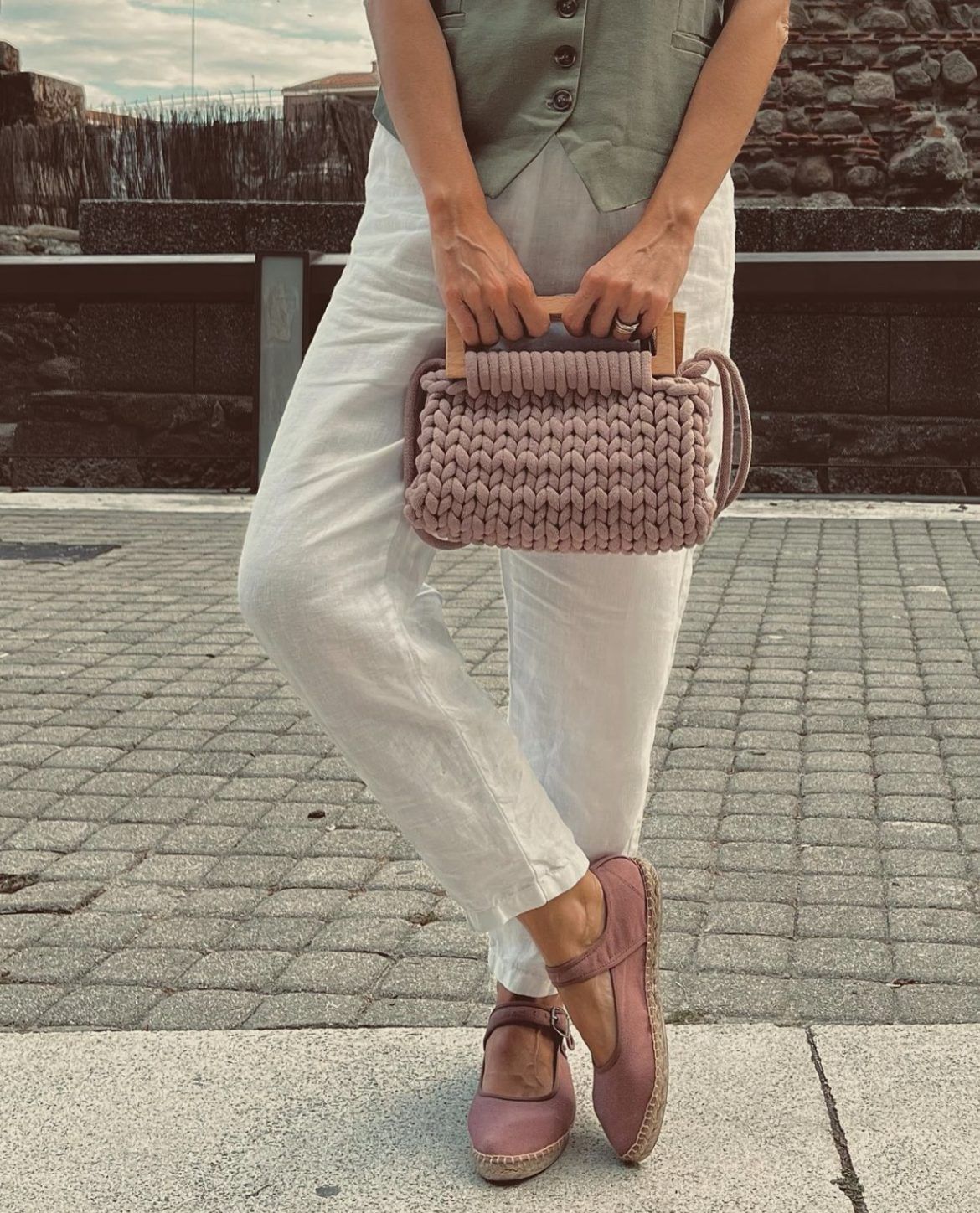El bolso trenzado de Marabara para los días cálidos y eternos del verano 2023 - Gastronomía y Moda