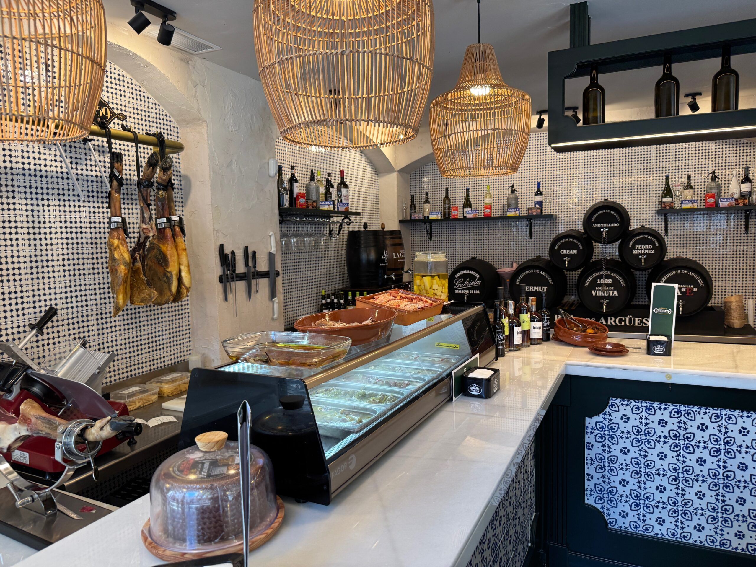 Taberna Chiguato, la embajada gastronómica de Sanlúcar de Barrameda en Triana - Gastronomía y Moda