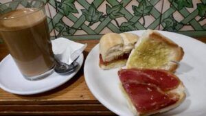 Un desayuno con alma: café Valcafé y mollete con jamón ibérico - Gastronomía y Moda