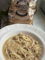 Puchero y ‘violines’: la combinación perfecta para los días de lluvia y frío - Gastronomía y Moda