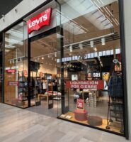 La tienda de Levi's en Lagoh, con interesantes ofertas de liquidación por cierre - Gastronomía y Moda
