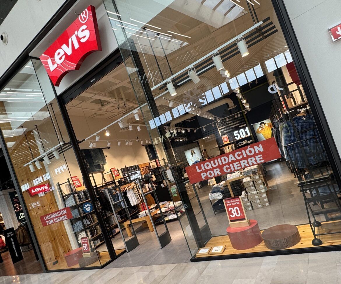 La tienda de Levi's en Lagoh, con interesantes ofertas de liquidación por cierre - Gastronomía y Moda