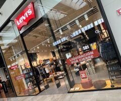 La tienda de Levi's en Lagoh, con interesantes ofertas de liquidación por cierre - Gastronomía y Moda