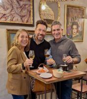 Pepe da Rosa y Eva Martín disfrutan de la auténtica esencia sanluqueña en Taberna Chiguato - Gastronomía y Moda