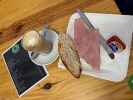 El desayuno del día en Sevilla: Nico´s Bar - Gastronomía y Moda