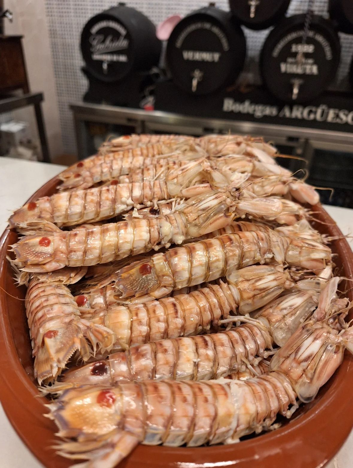 Dónde comer galeras de Sanlúcar en Sevilla: la experiencia imprescindible de Taberna Chiguato en Triana - Gastronomía y Moda