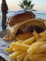 Malandar Burger, el lujo de tomarte una hamburguesa con las mejores vistas al Coto de Doñana - Gastronomía y Moda
