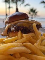 Malandar Burger, el lujo de tomarte una hamburguesa con las mejores vistas al Coto de Doñana - Gastronomía y Moda