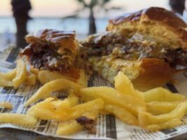 Malandar Burger, el lujo de tomarte una hamburguesa con las mejores vistas al Coto de Doñana - Gastronomía y Moda