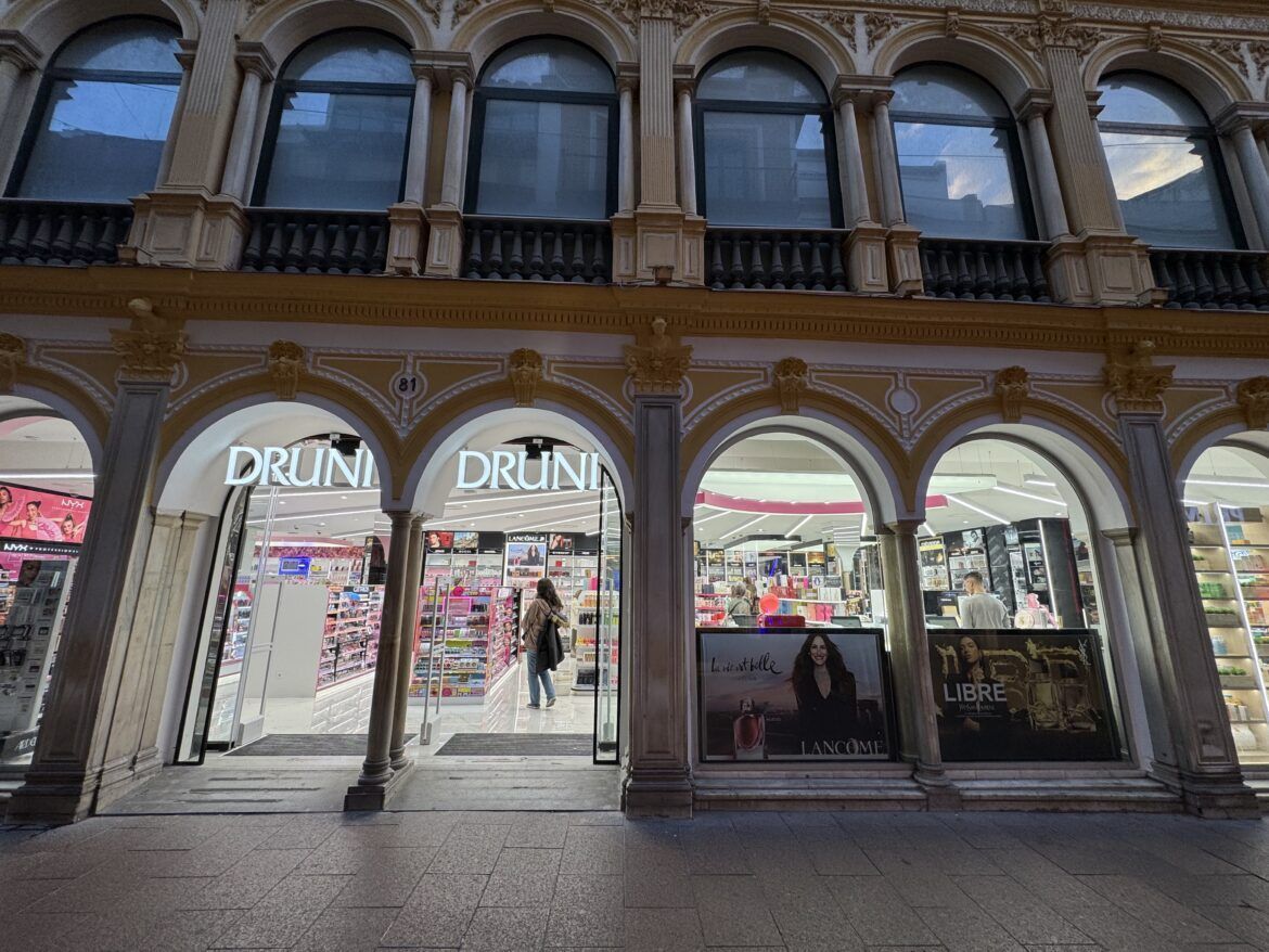 Perfumerías Druni inaugura una amplia tienda en el centro de Sevilla Perfumerías Druni inaugura una amplia tienda en el centro de Sevilla - Gastronomía y Moda