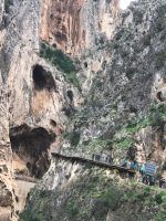El Caminito del Rey se reabre con medidas de seguridad que garantizan la distancia entre los visitantes y la desinfección de los espacios - Gastronomía y Moda