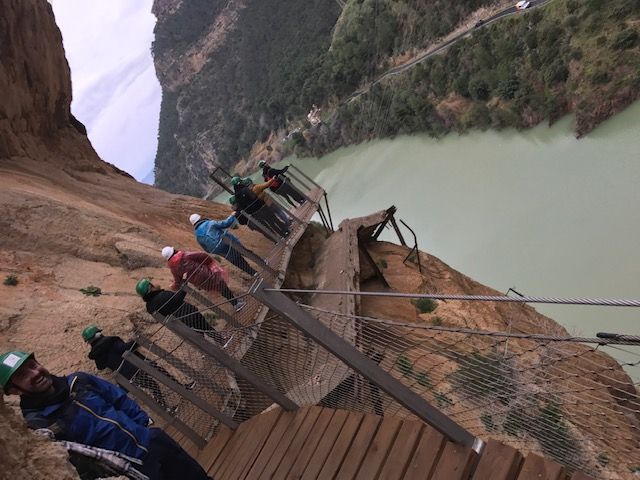 El Caminito del Rey se reabre con medidas de seguridad que garantizan la distancia entre los visitantes y la desinfección de los espacios - Gastronomía y Moda
