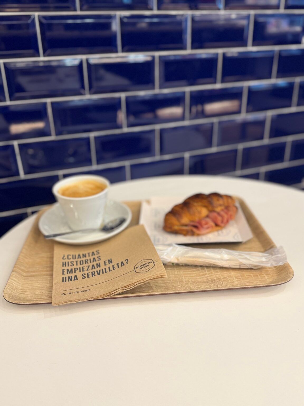 El desayuno del día en Sevilla: Bombon Boss (Lagoh) - Gastronomía y Moda