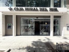 Observar la ciudad desde lo imprevisto: Félix Vázquez en la Fundación Caja Rural del Sur - Gastronomía y Moda