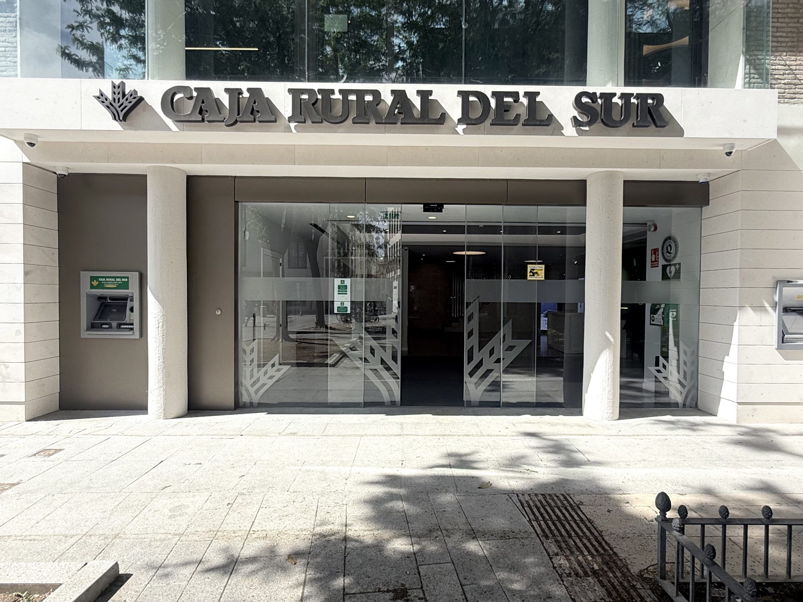 Observar la ciudad desde lo imprevisto: Félix Vázquez en la Fundación Caja Rural del Sur - Gastronomía y Moda