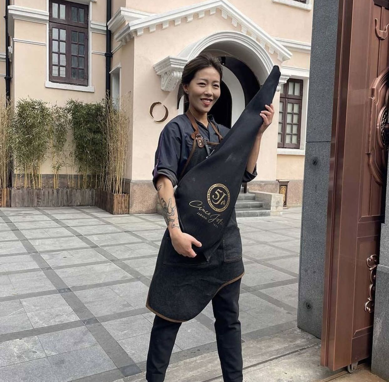 Cinco Jotas apoya el talento y la trayectoria de la chef DeAille Tam en China con el patrocinio del premio a la “Mejor Chef Femenina de Asia 2021” - Gastronomía y Moda