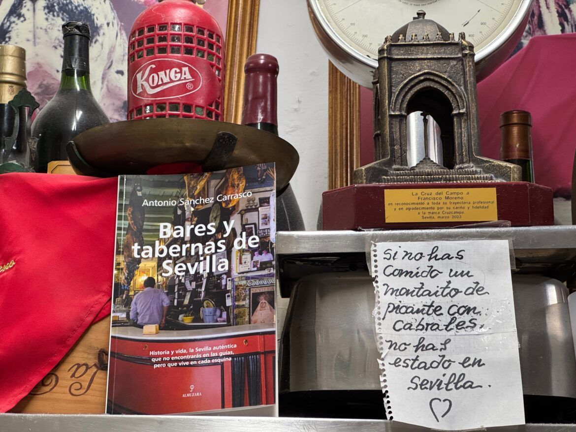 Bares y tabernas de Sevilla: La auténtica gastronomía magníficamente retratada por Antonio Sánchez Carrasco Bares y tabernas de Sevilla: La auténtica gastronomía magníficamente retratada por Antonio Sánchez Carrasco - Gastronomía y Moda