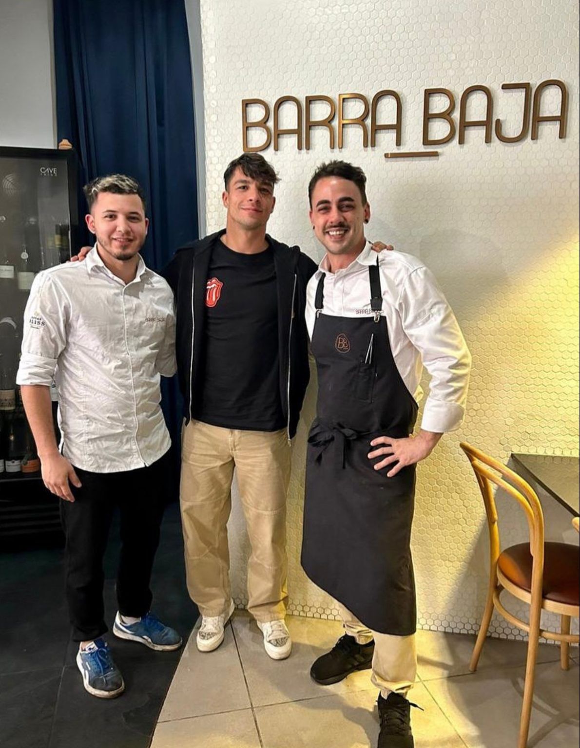 El futbolista Óliver Torres disfruta con la cocina de mercado del restaurante Barra Baja - Gastronomía y Moda
